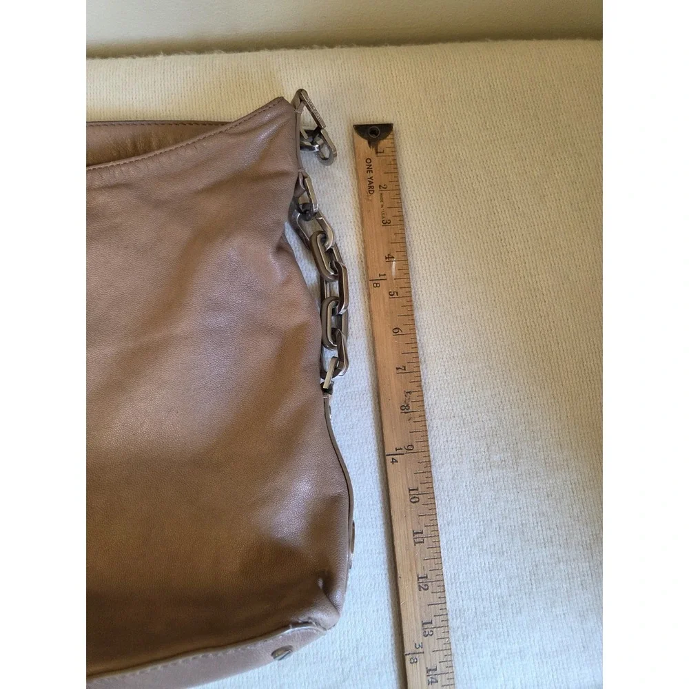 TORY BURCH Tan Beige Soft Leather Slouch Hobo Handbag Logo‎ Metal Accents